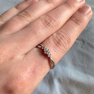 Cubic zirconia silver ring size 6.5